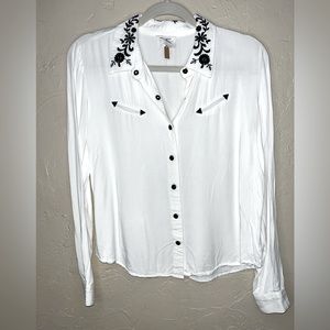 Forever 21 embroidered collar long sleeve